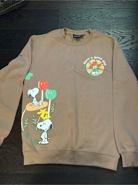 Peanuts Men’s Brown Graphic Crewneck Sweatshirt with Snoopy & Woodstock